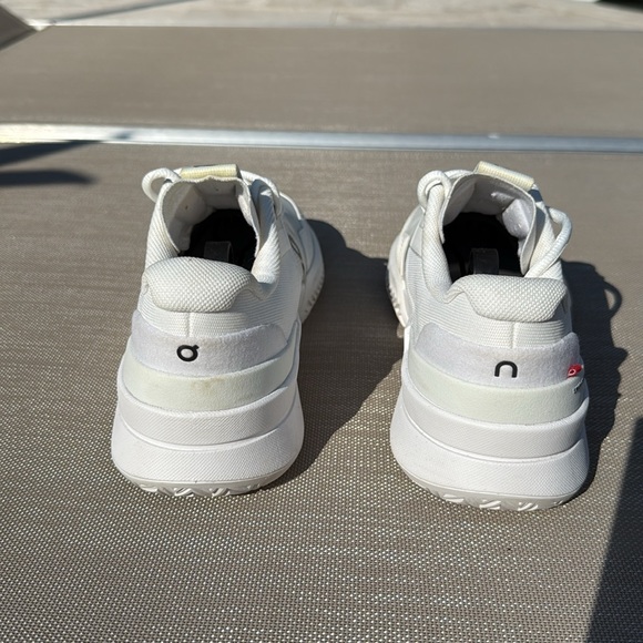 On THE ROGER Pro 2 All White - Picture 6 of 9